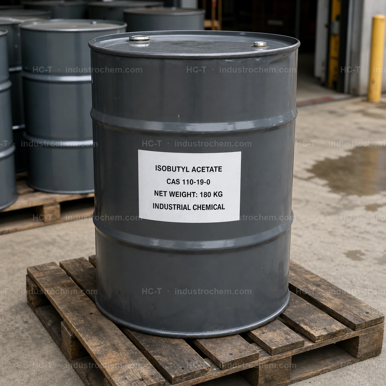 Isobutyl acetate CAS 110-19-0 in a 180 kg steel drum
